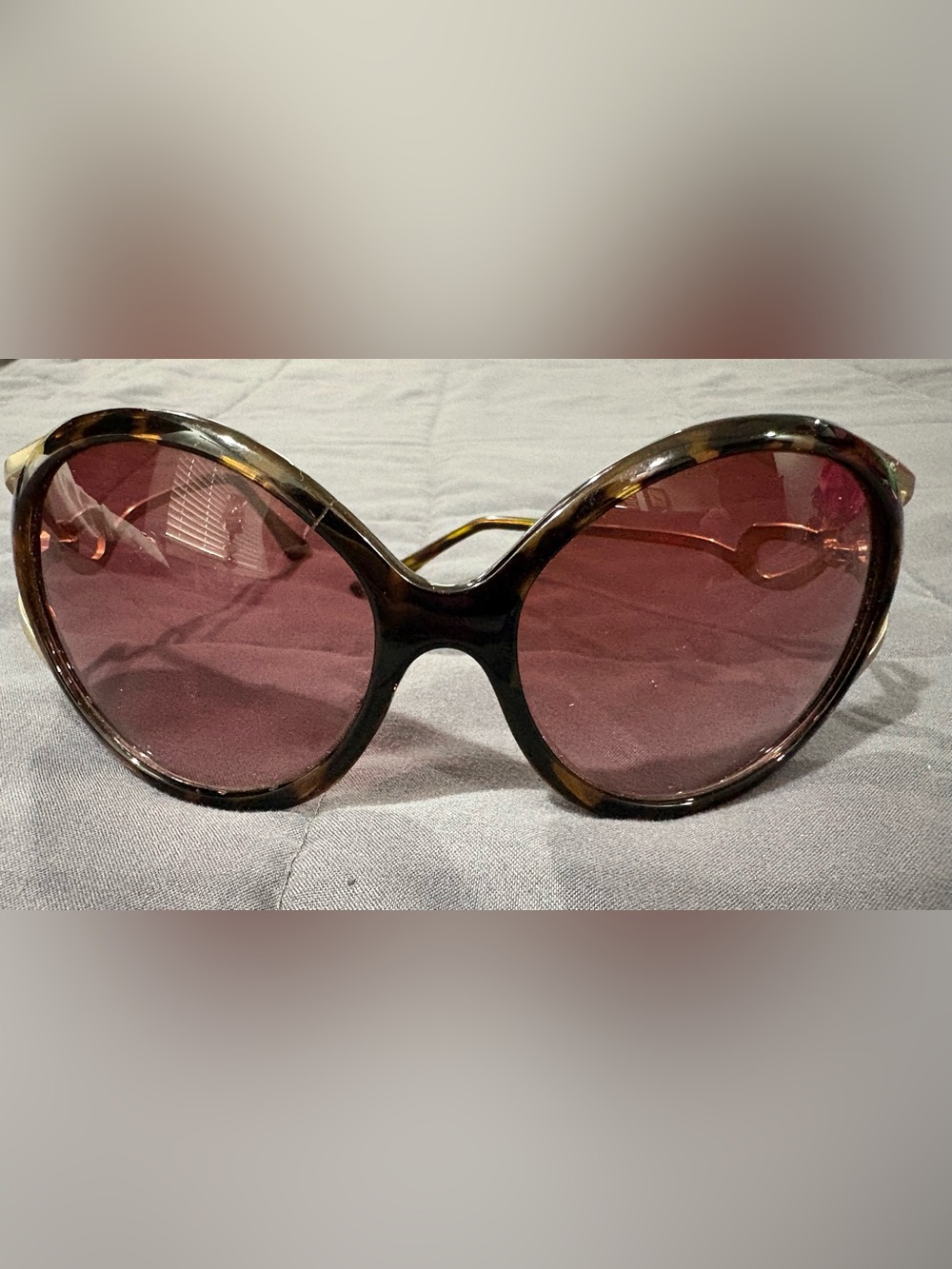 Betsey Johnson brown tortoise round sunglasses with metal bow frame